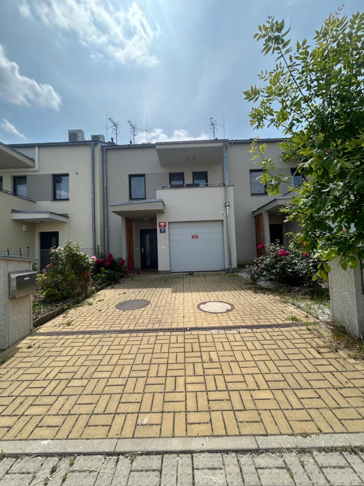 Villa Many Separate Rooms With Free Parking Praha 4 Libus, Prague